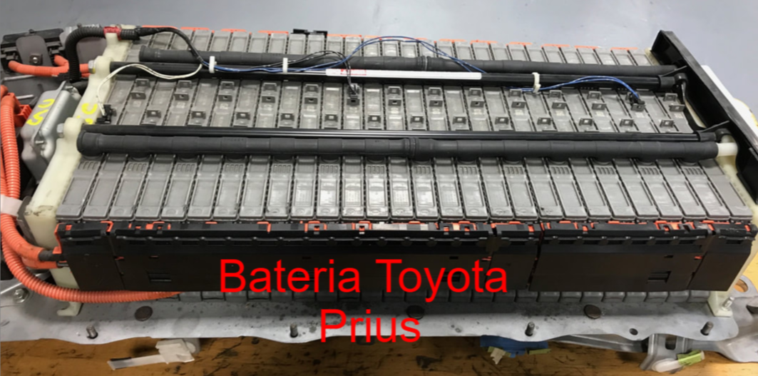Bateria híbrida de Toyota Prius desmontada e intervencionada na oficina AutoJC no Cadaval